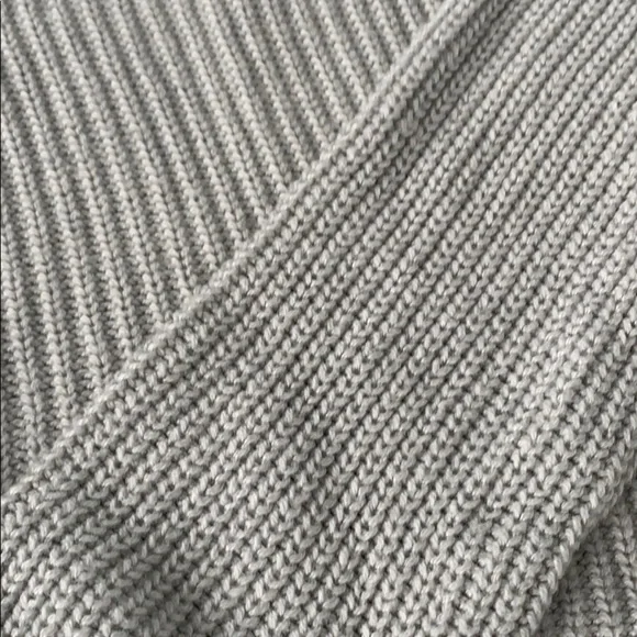 Gray Cropped Sweater with Zippers Size L - Picture 3 of 6